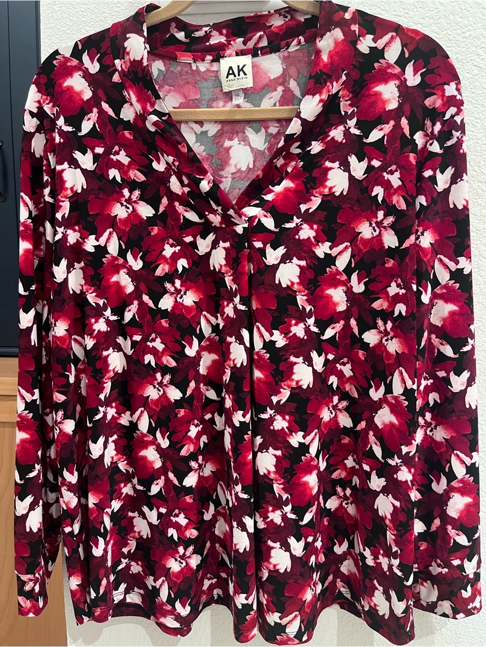 AK Anne Klein Red Floral V-Neck Blouse XL